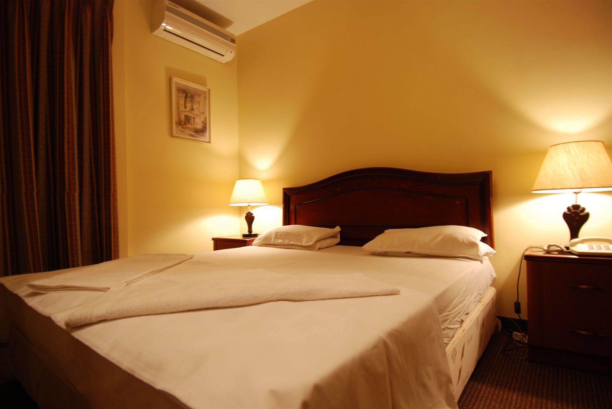 Al Rashid Hotel Wadi Musa Exterior photo